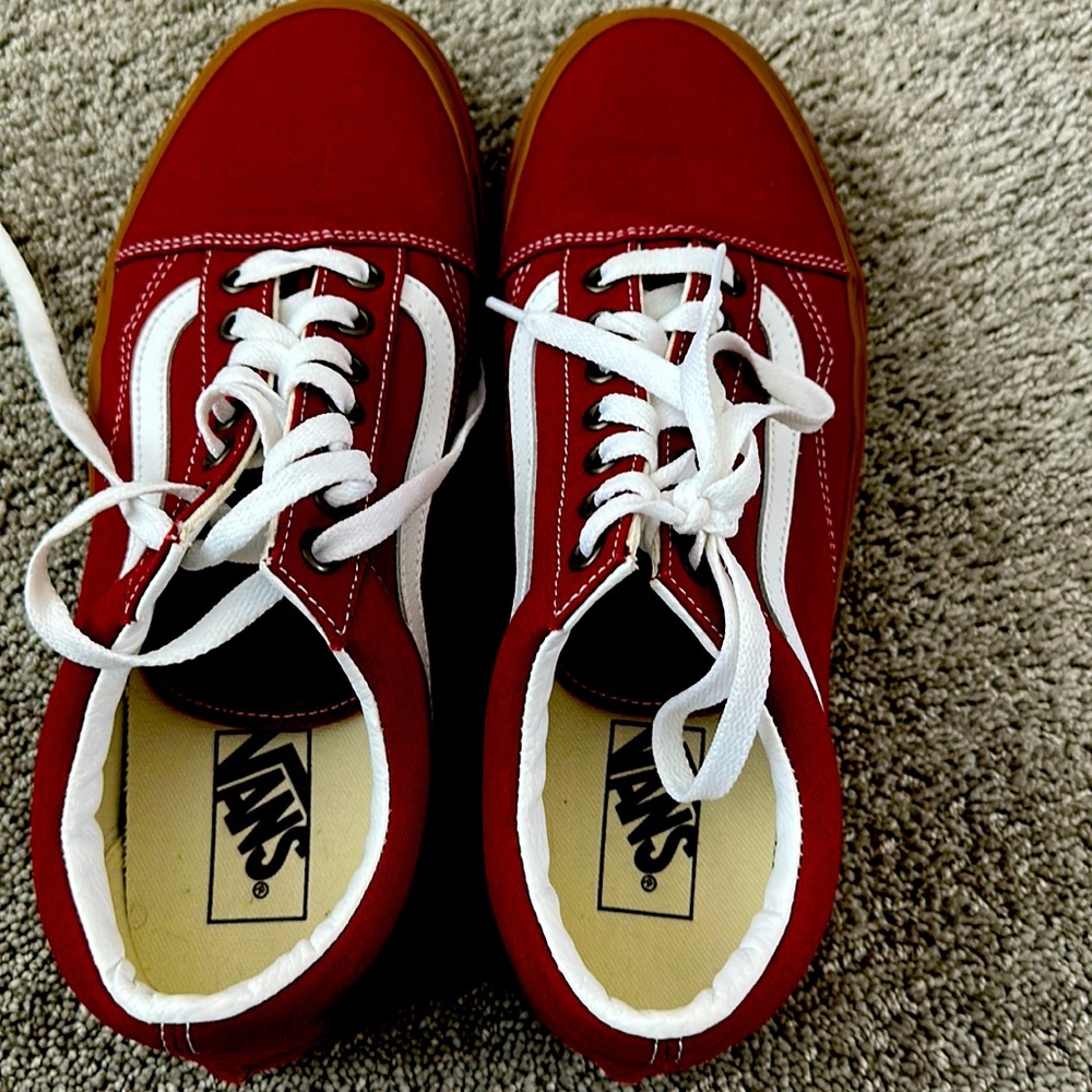 Brand New (never worn) Vans Off the Wall maroon US Men’s 9.5 shoes.
